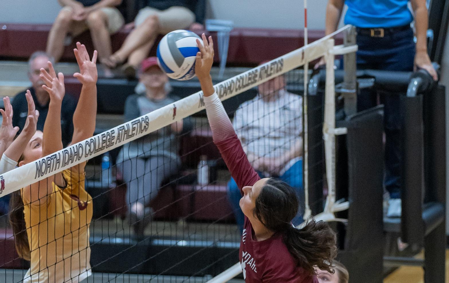 Cascade Norton plays the net
